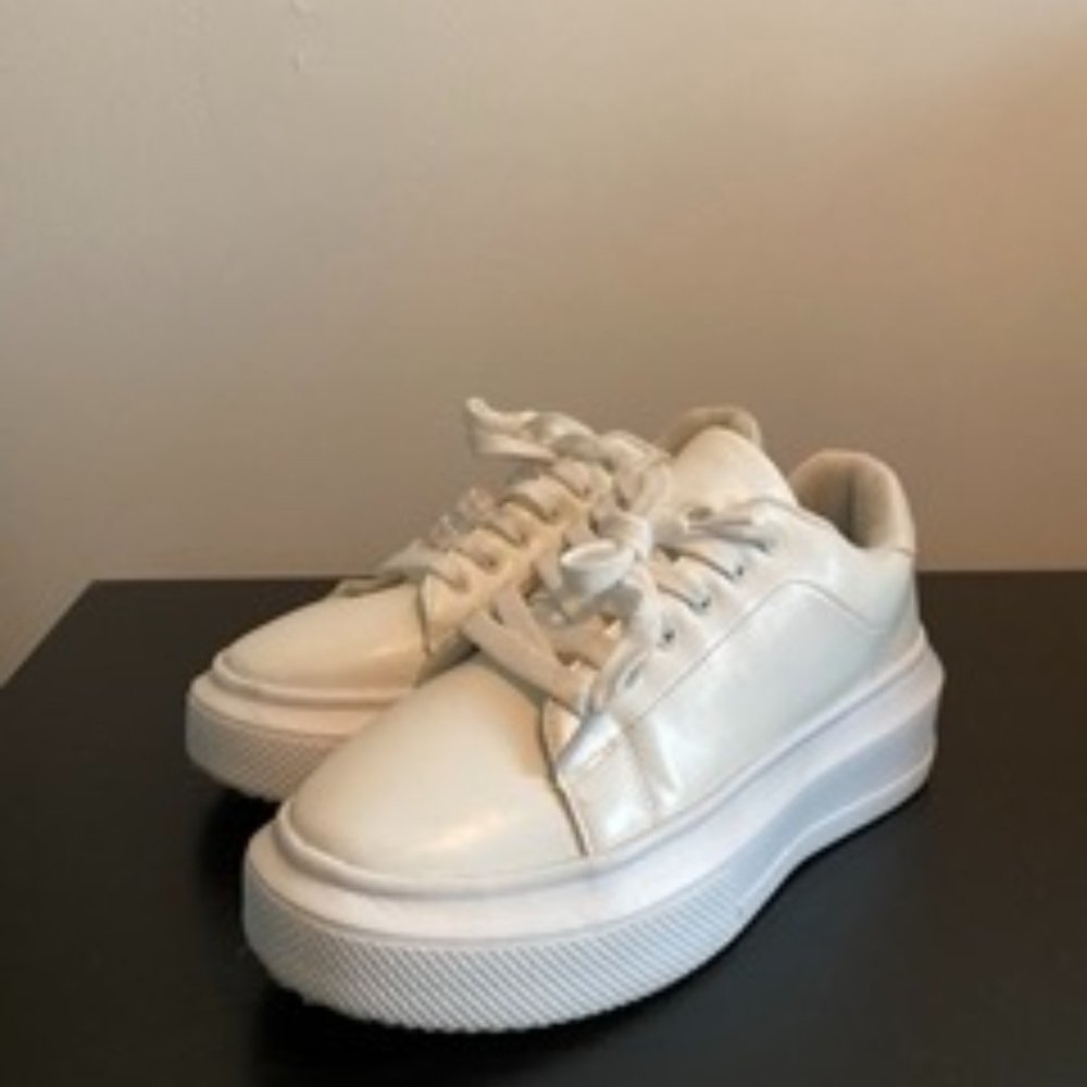 White Sneakers - Forever 21, US 10/EU 40, (Alexander McQueen-like)